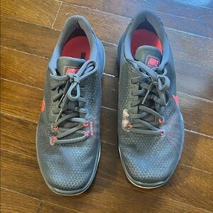 Nike Men's Charcoal and Crimson Athletic Shoes